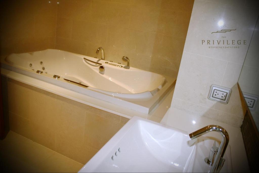 Kalim Beach Place Patong Room photo